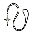 COLLAR CON CRUZ METALICA MEDIANA DE SAN BENITO - RESINA NEGRA Y CORDON