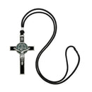 COLLAR CON CRUZ METALICA GRANDE DE SAN BENITO - RESINA NEGRA Y CORDON