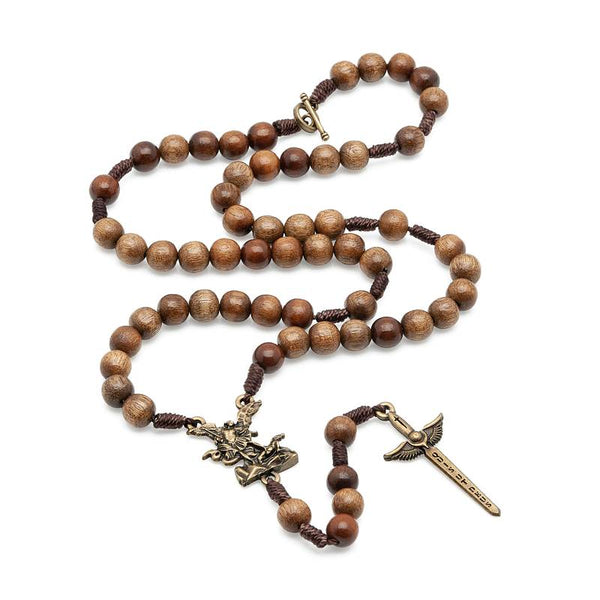 COLLAR ROSARIO DE MADERA IMBUIA DE 8 MM CON ESPADA DE SAN MIGUEL Y CIERRE